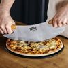 Tranche pizza rocket poignées en olivier 35cm de découpe - Visuel 2